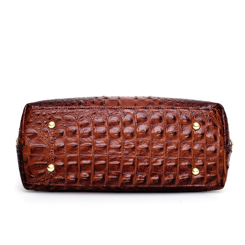 Kayleigh | Stylish leather bag with handmade details